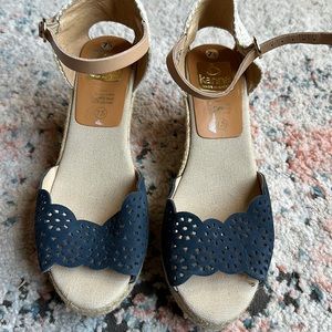 Kanna Wedge Sandals Size 7.5
